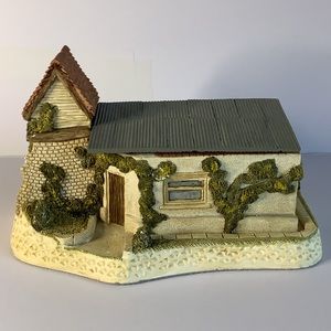 David Winter Cottage collectors Guild “The‎ Coal Shed” # 6